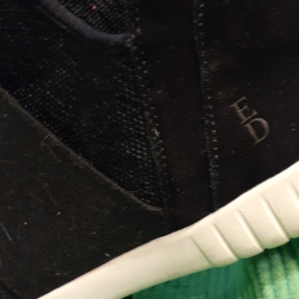 Shoes - Picture 3 of 4